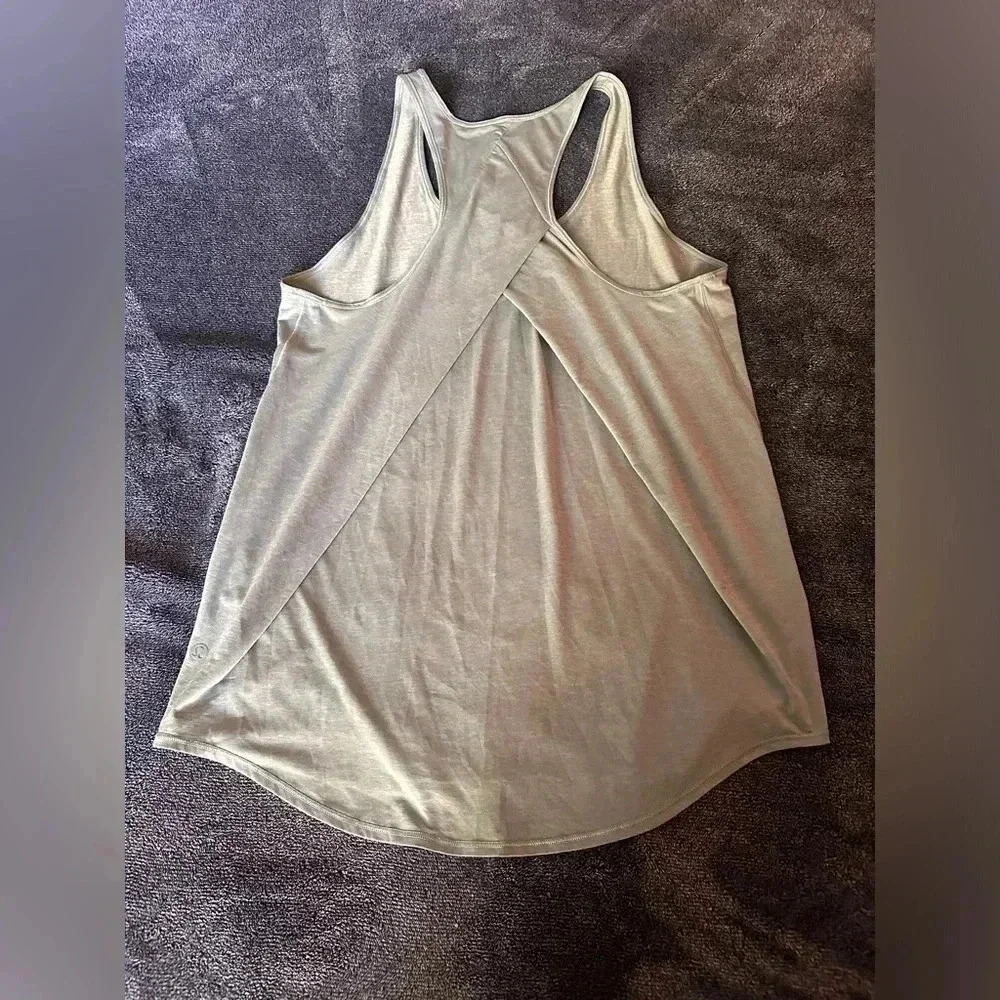 Lululemon Essential Tank - Picture 4 of 5